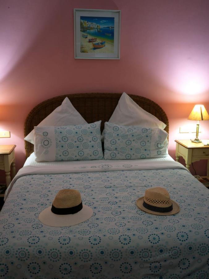 Las Flores Beachside Hotel Catmon Extérieur photo